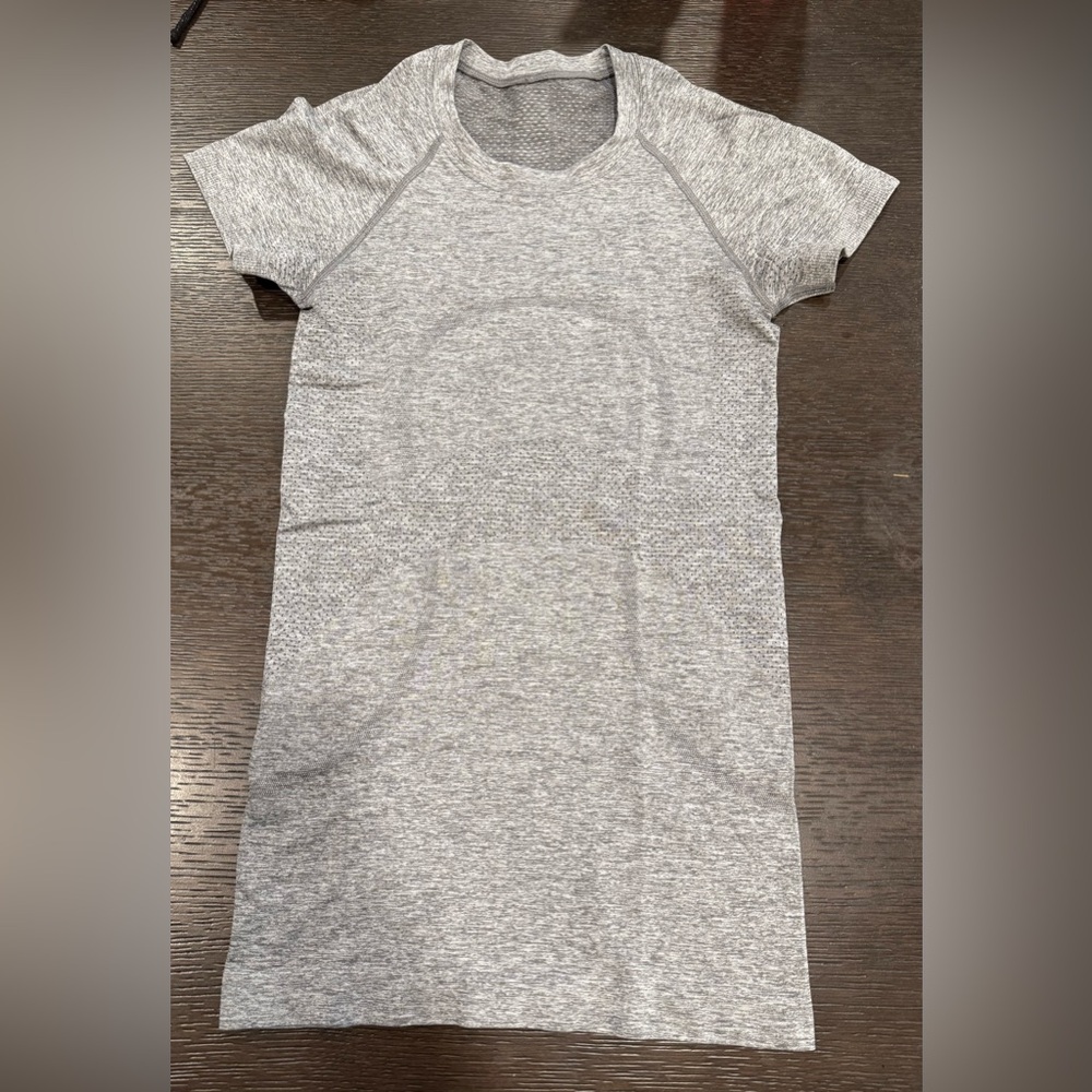 lululemon athletica Gray Short Sleeve Tee